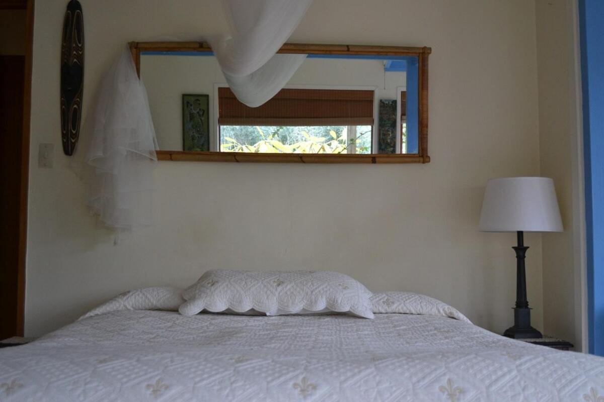 Great Barrier Oasis Lodge Tryphena Экстерьер фото