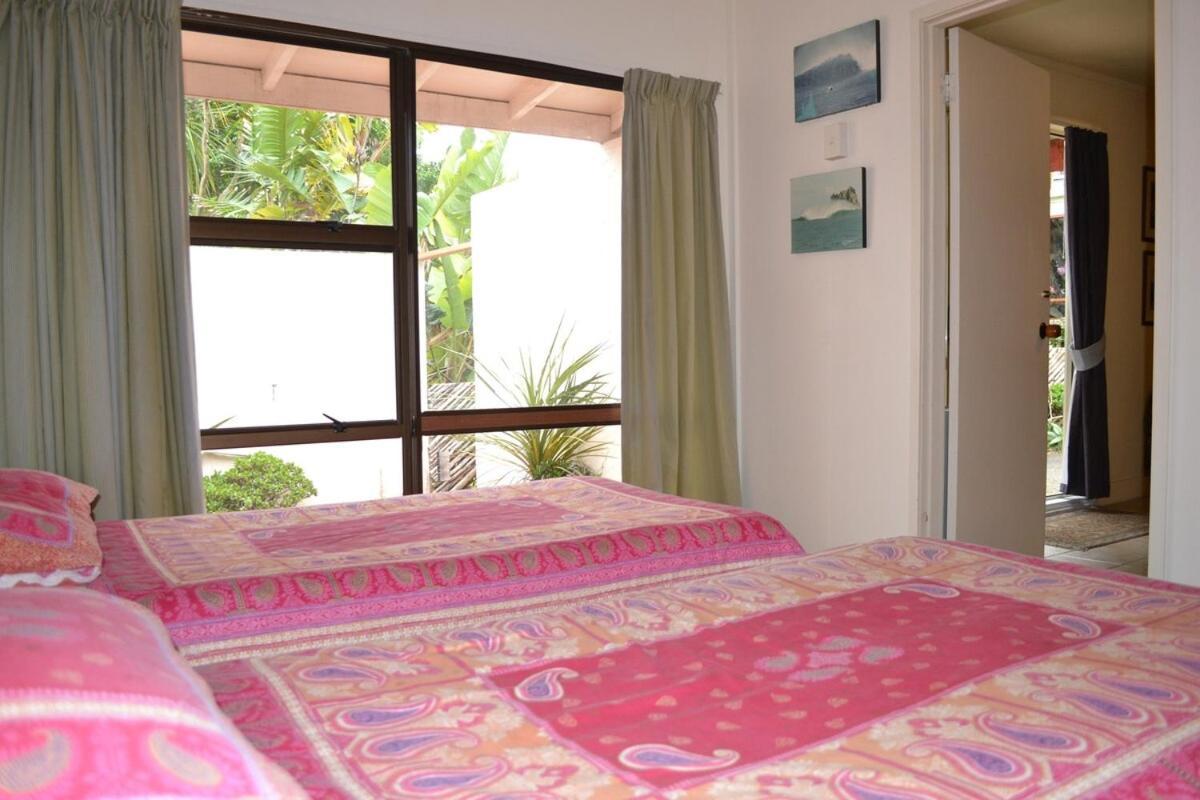Great Barrier Oasis Lodge Tryphena Экстерьер фото