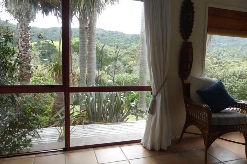Great Barrier Oasis Lodge Tryphena Экстерьер фото