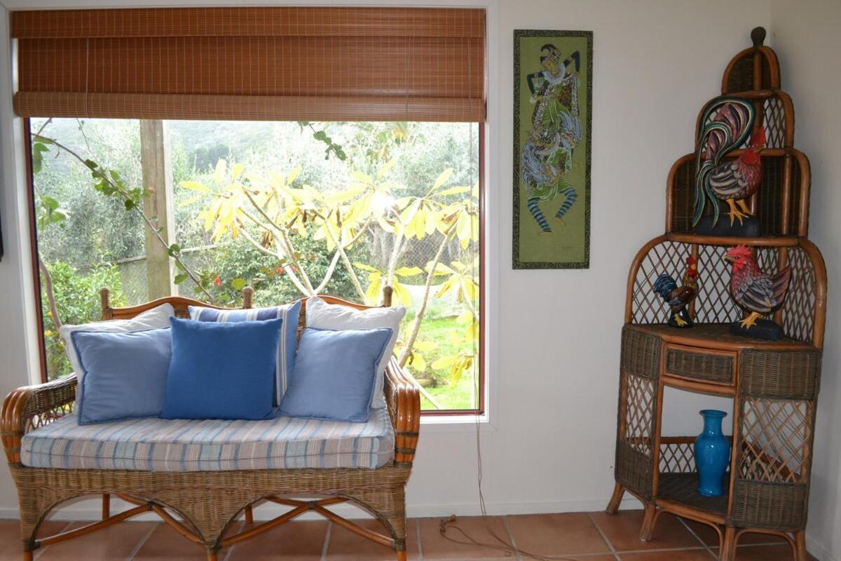 Great Barrier Oasis Lodge Tryphena Экстерьер фото
